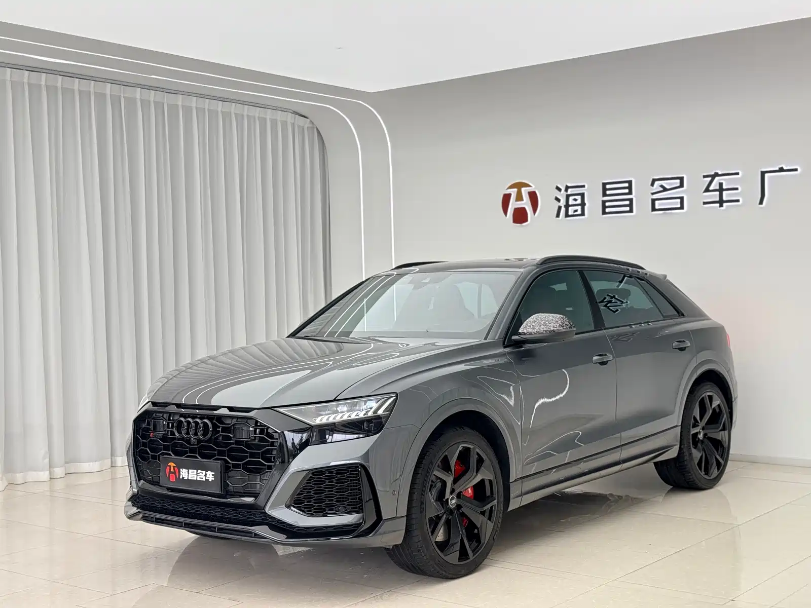 Photo 1 - Audi RS Q8