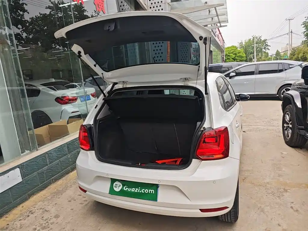 Volkswagen Polo 2016 1.6L Automatic Comfort фото 19