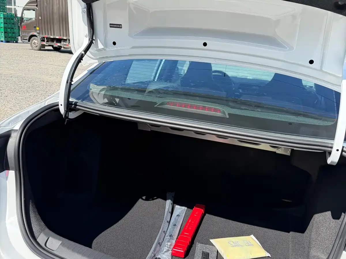 Photo 12 - Chevrolet Cavalier
