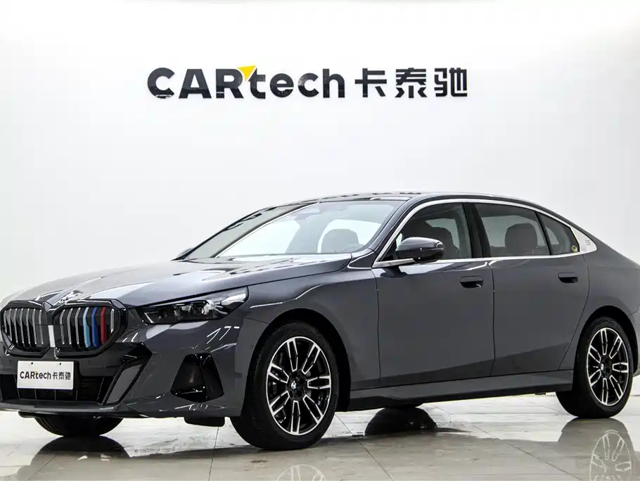 BMW 5 Series 2025 530Li Leading M Sport Package фото 2