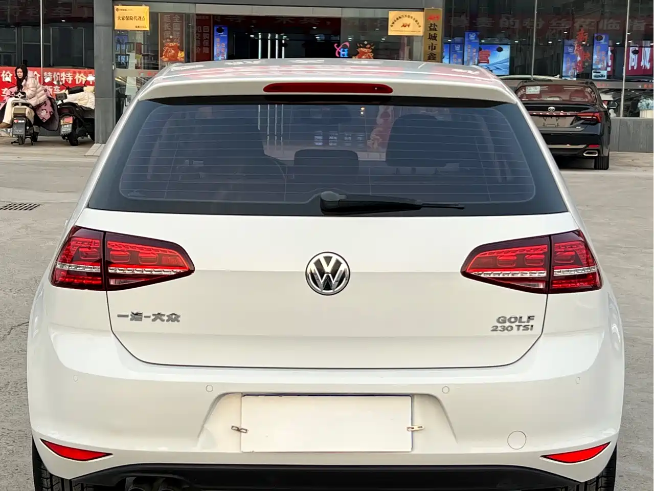 Volkswagen Golf 2017 230TSI Auto Luxury Millionth Anniversary Edition фото 7