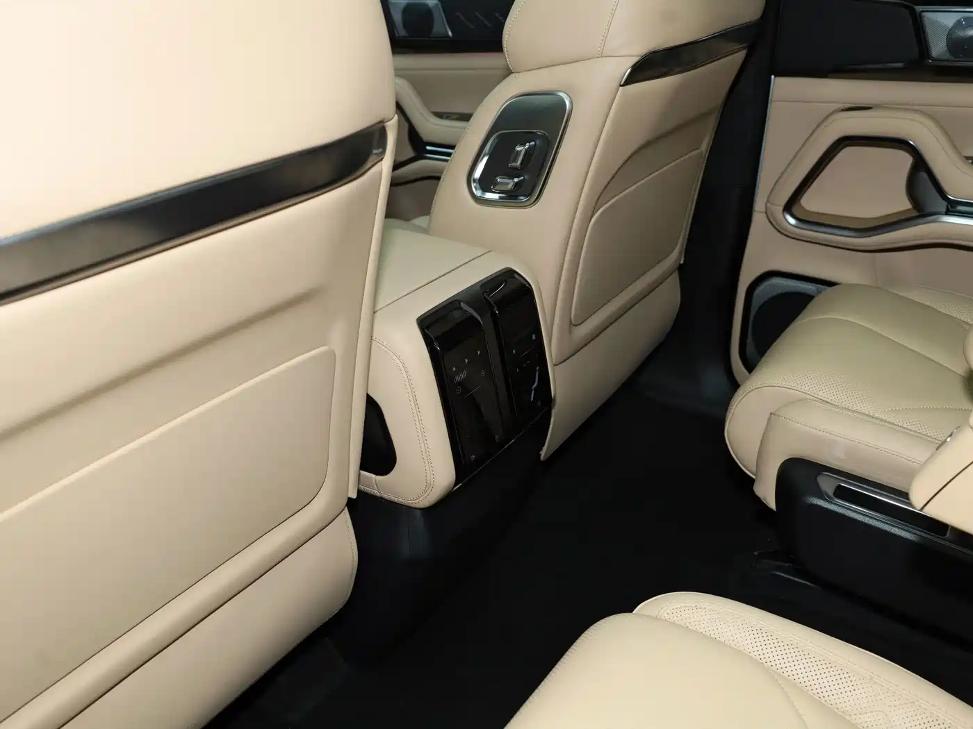 Fang Cheng Bao Leopard 8 2025 2025 Zhiyong Flagship 6-Seater