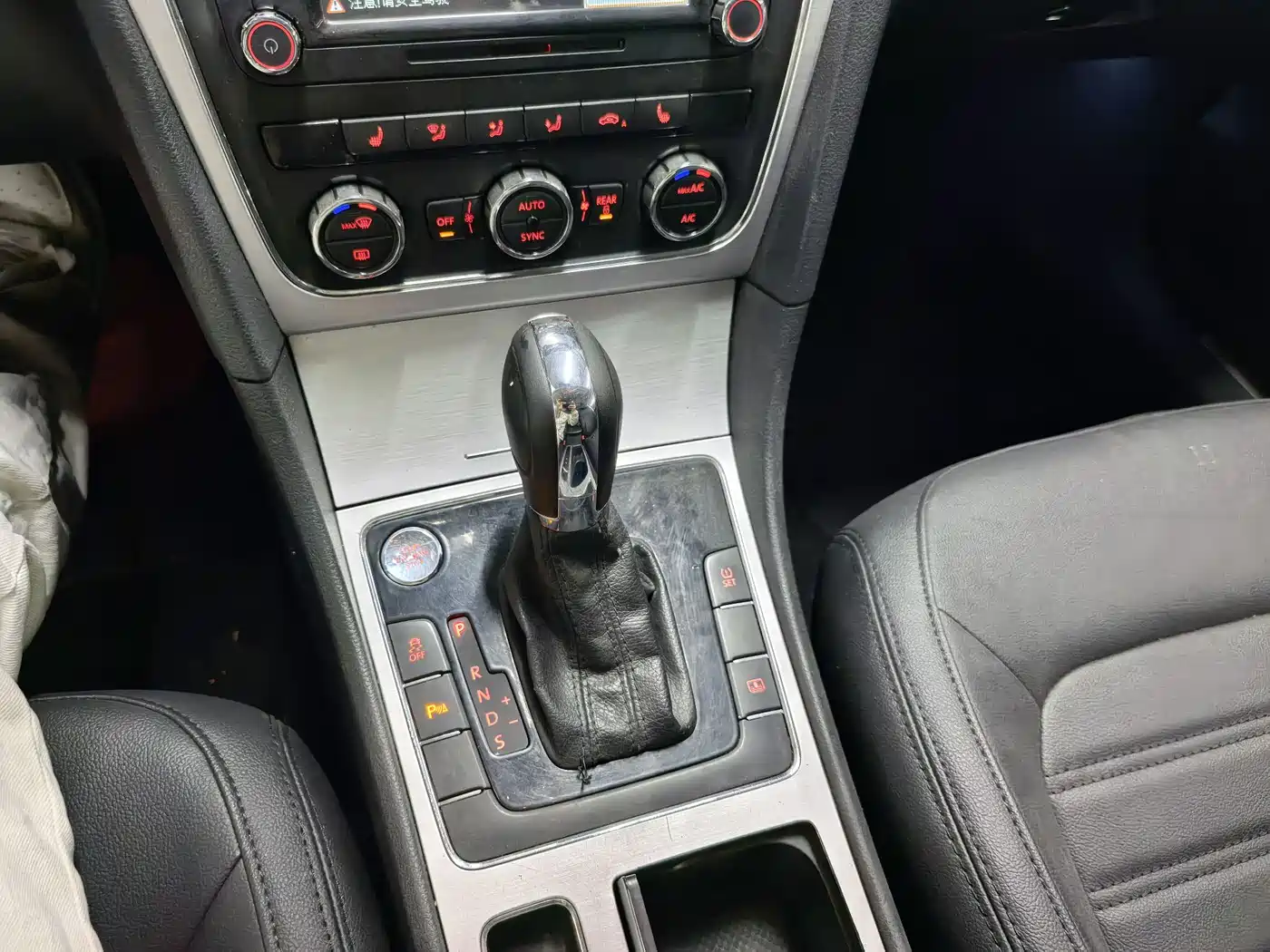 Volkswagen Passat 2014 1.8TSI DSG Executive Edition фото 11