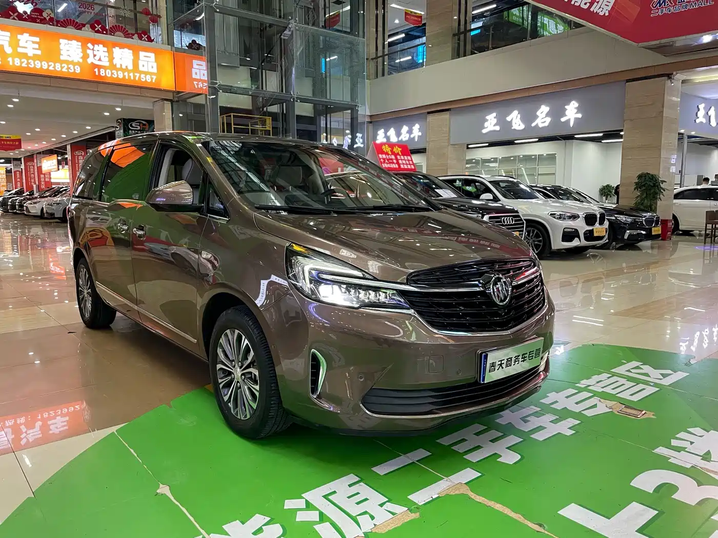 Фото 4 - Buick GL8