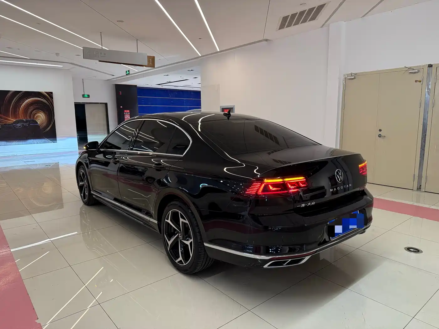 Volkswagen Magotan 2024 2 Million Units Public Sharing Edition 330TSI DSG Luxury фото 16