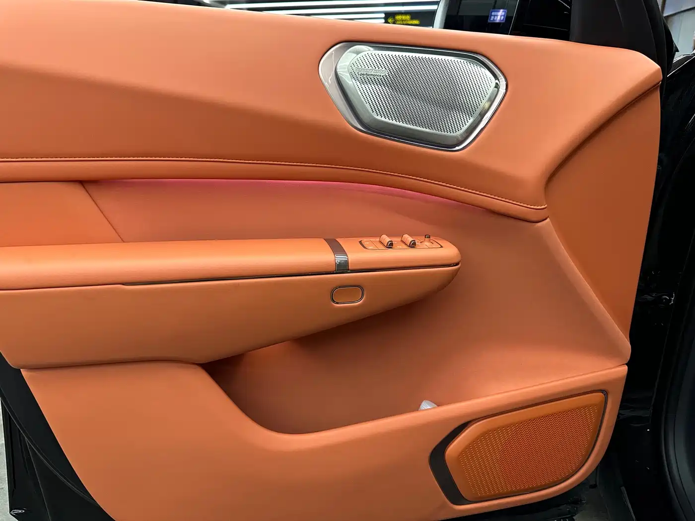 2025 Lynk & Co 900