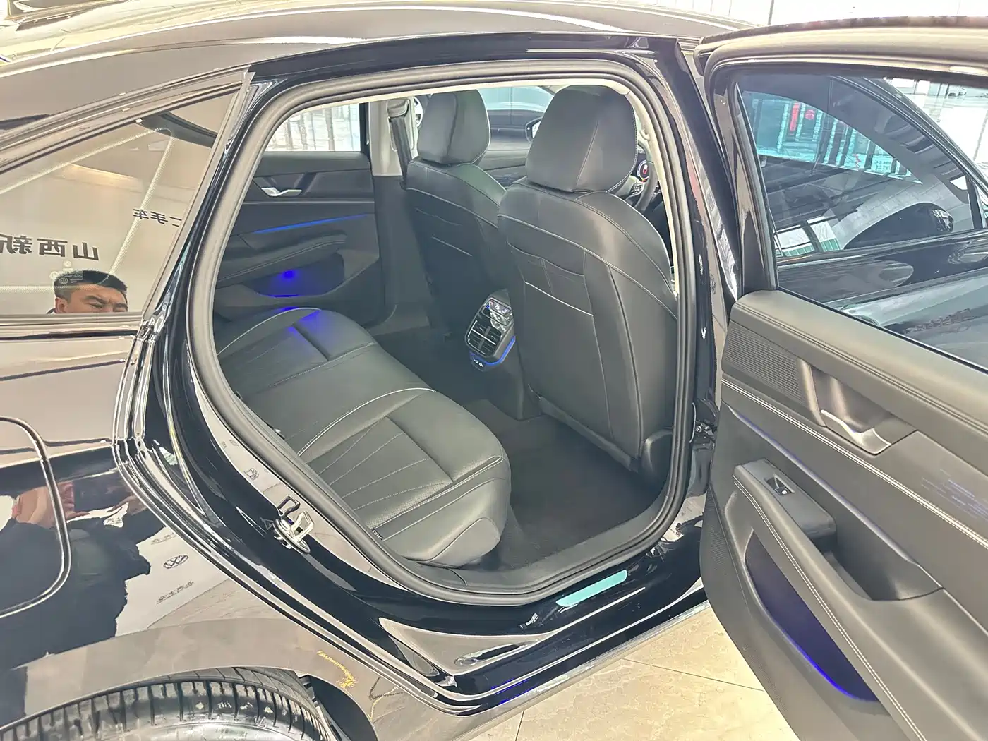 Volkswagen Passat 2025 Model Pro 380TSI Starlight Dragon Edition фото 9