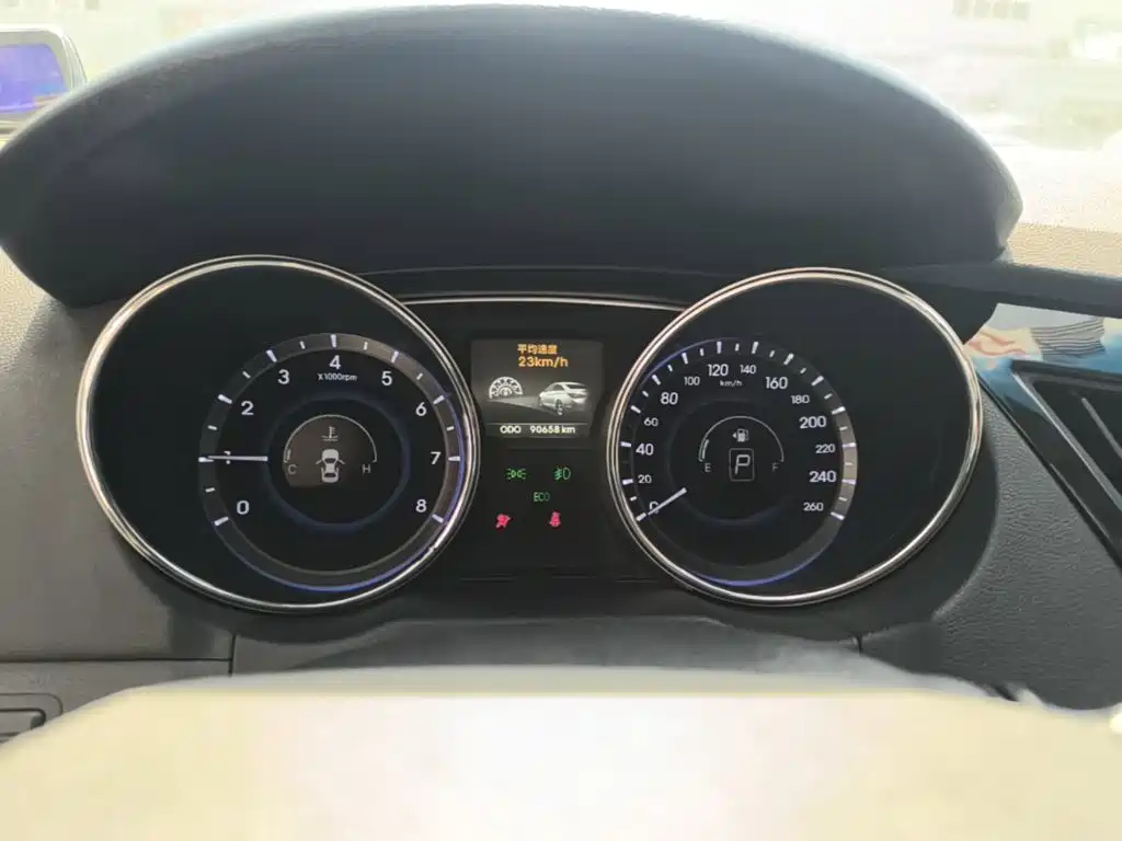 Фото 12 - Hyundai Sonata