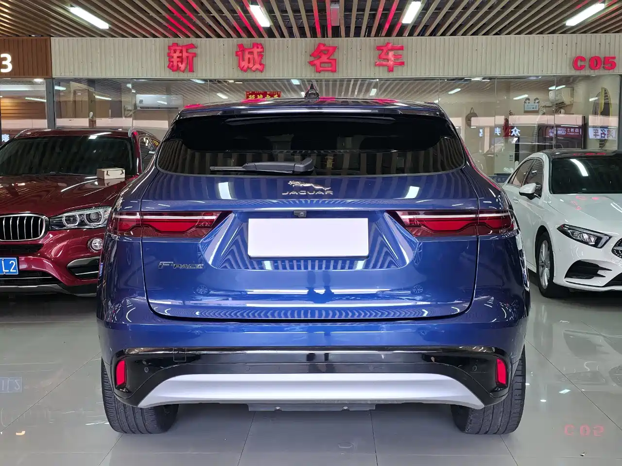 Фото 5 - Jaguar F-PACE