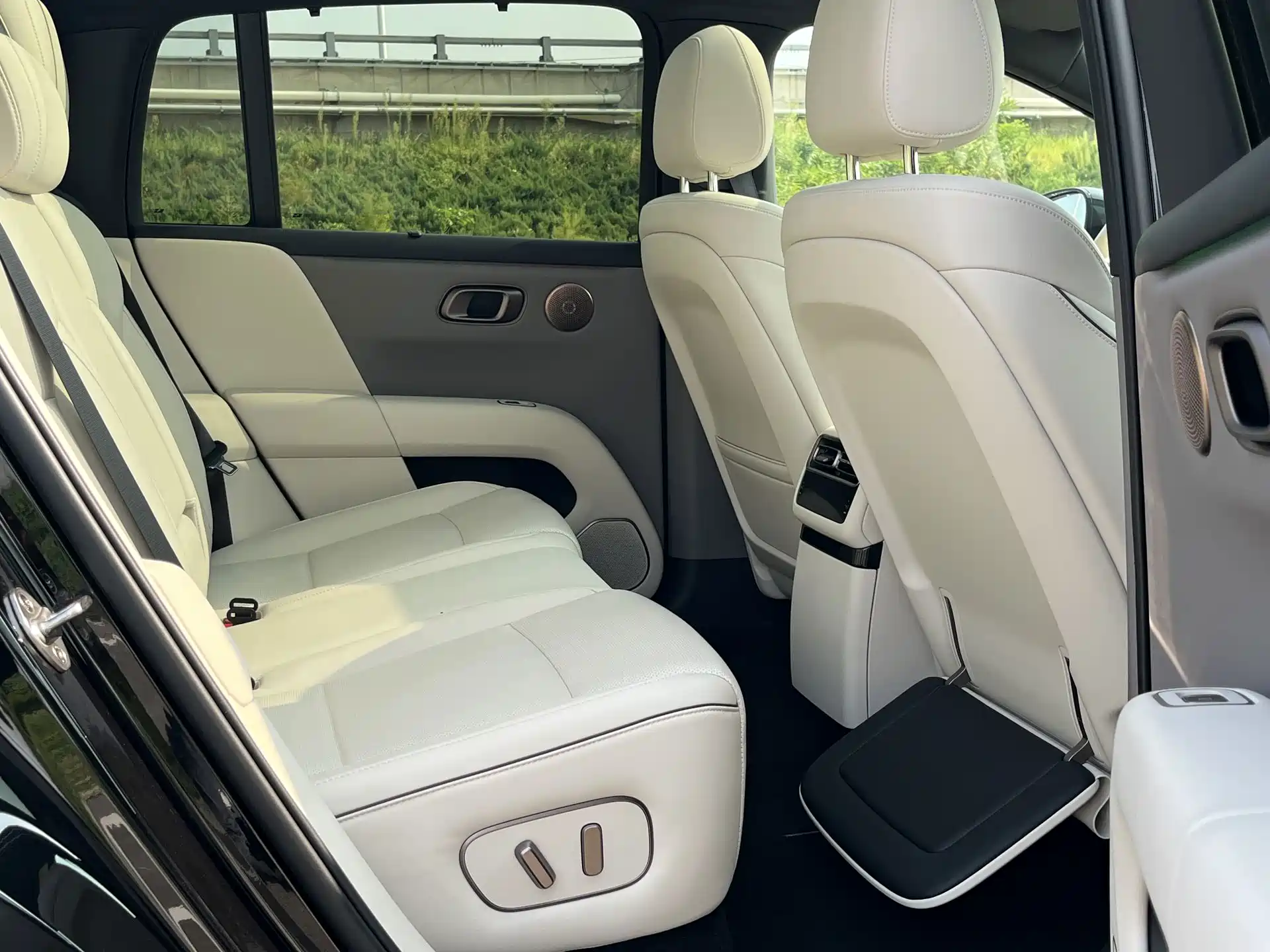 Фото 16 - Li Auto i6