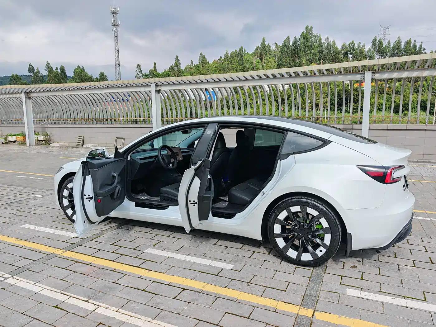 Tesla Model 3 2026 2025 Model Year Facelift Long Range All-Wheel Drive