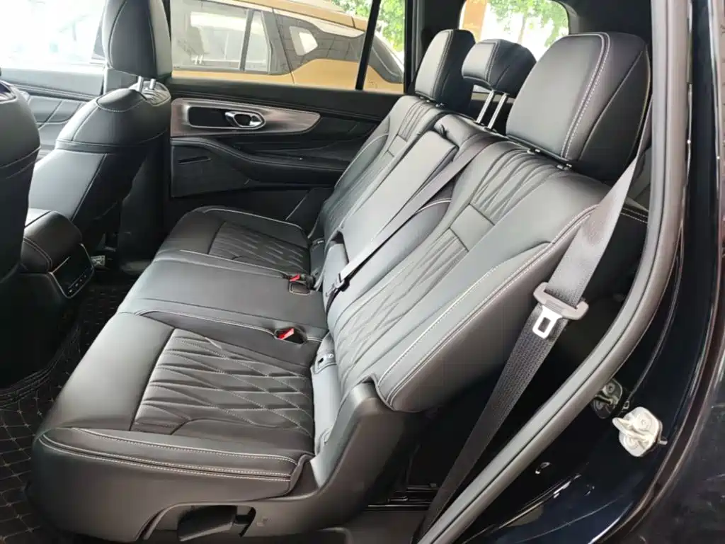 صورة 17 - GAC Trumpchi GS8