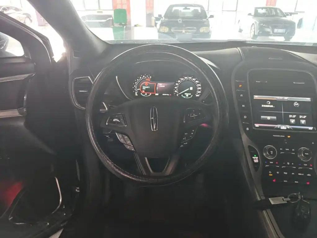 Photo 11 - Lincoln MKX