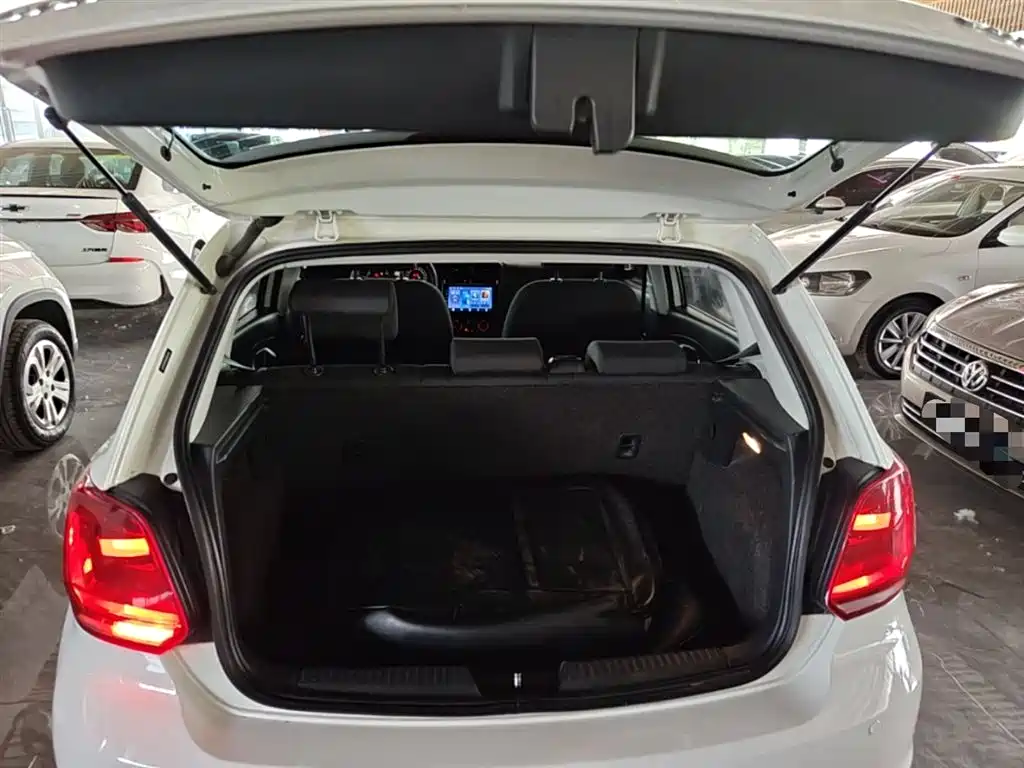 Volkswagen Polo 2016 1.4L Automatic Trend фото 19
