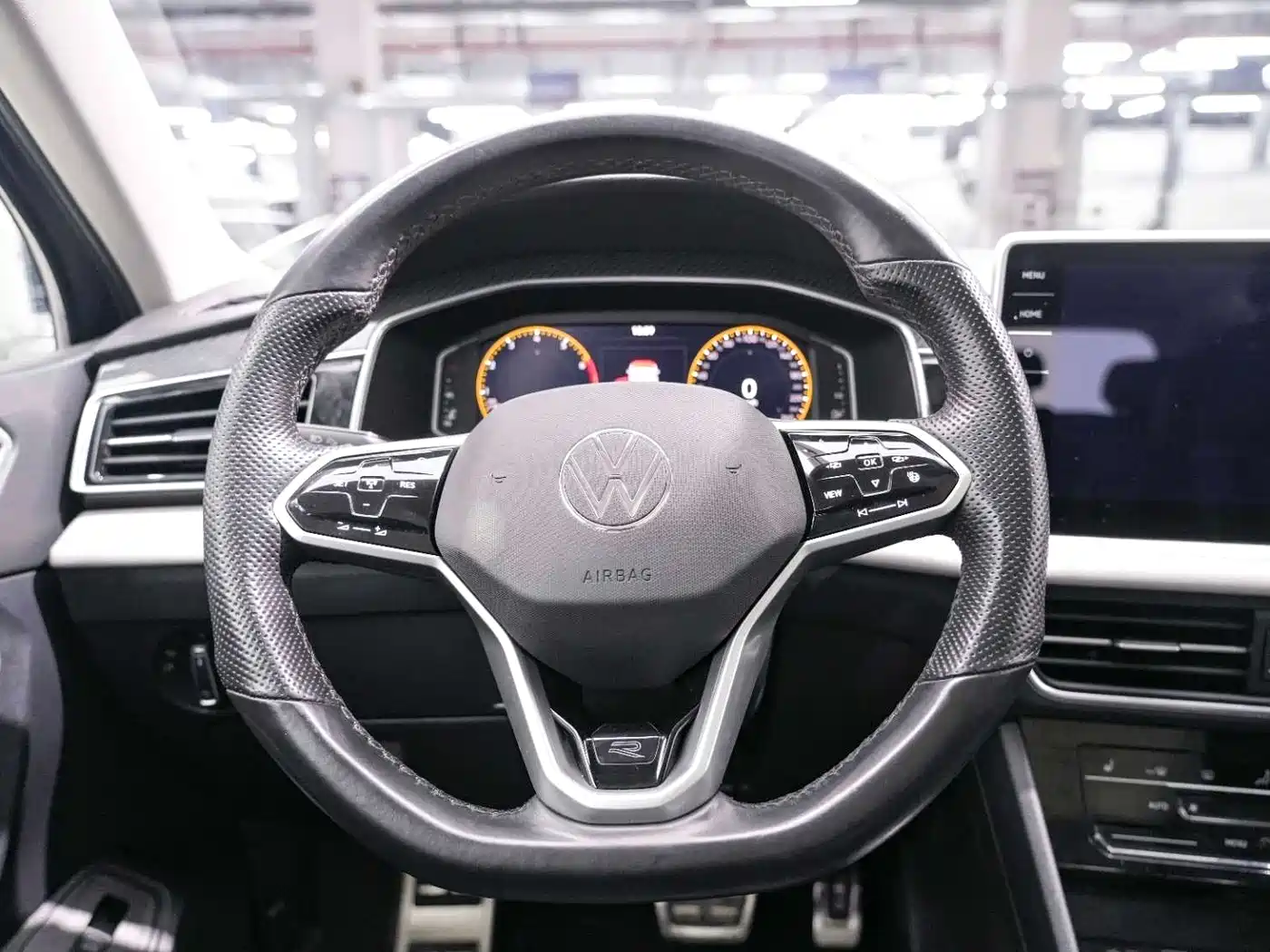 Volkswagen Tiguan L 2022 330TSI Auto 2WD R-Line Premium Edition фото 21