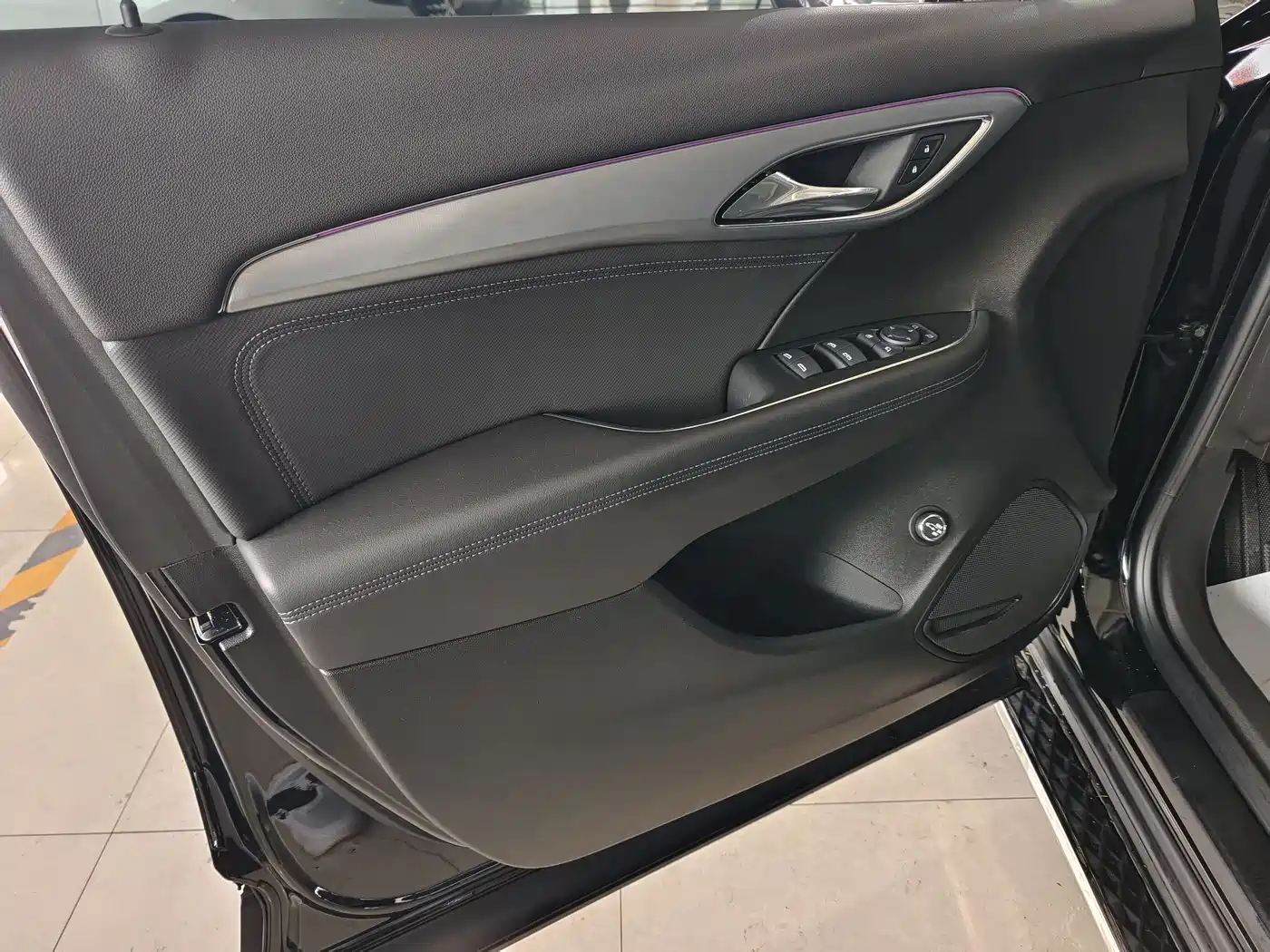 Buick Envision Plus 2025 Enclave Plus 28T 2WD Platinum Edition фото 8