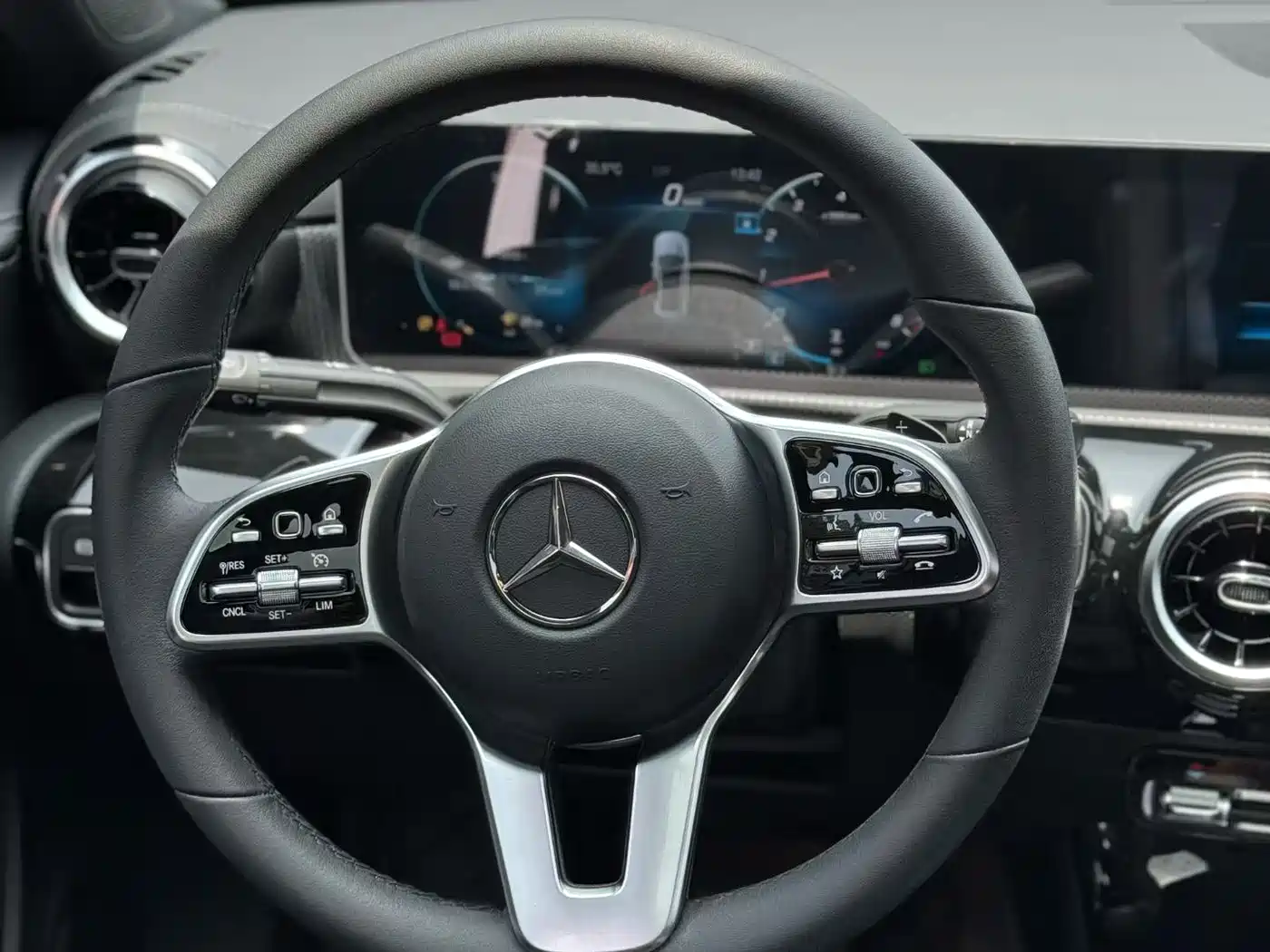 Mercedes-Benz A-Class 2020 Facelift A 200 L Sport Sedan Fashion фото 3