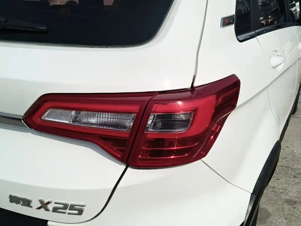 BAIC Senova X25 2016 2015 1.5L Automatic Elite