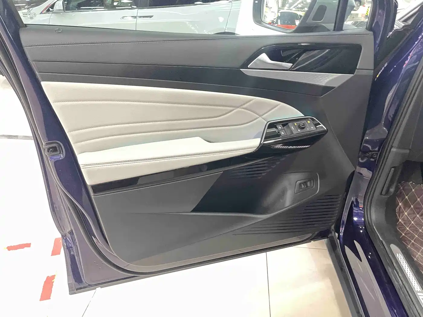 Volkswagen ID.6 X 2021 Pro Intelligent Long Range Edition фото 11