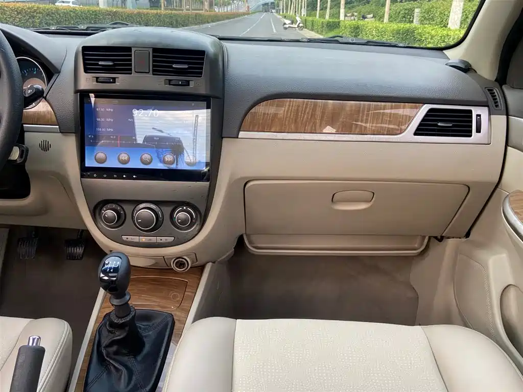 Buick Excelle 2015 1.5L Manual Classic фото 9