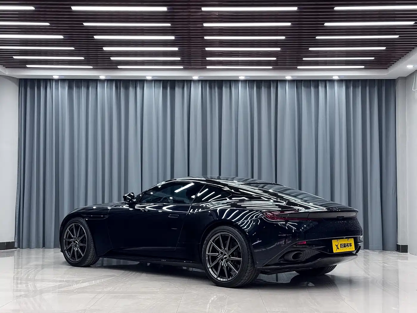 Aston Martin DB11 2017 2016 5.2T Launch Edition