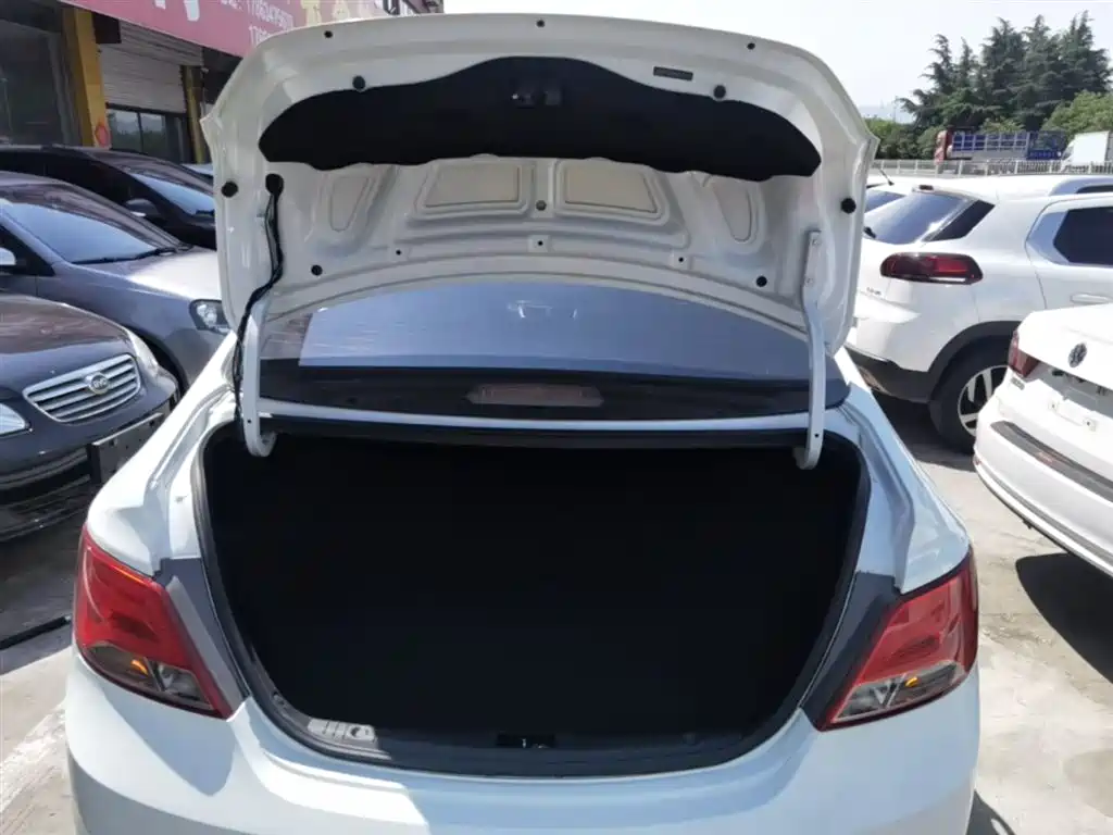Hyundai Verna 2014 1.4L Manual Smart GLS фото 19
