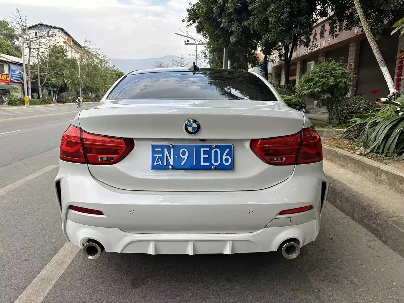 BMW 1 SERIES