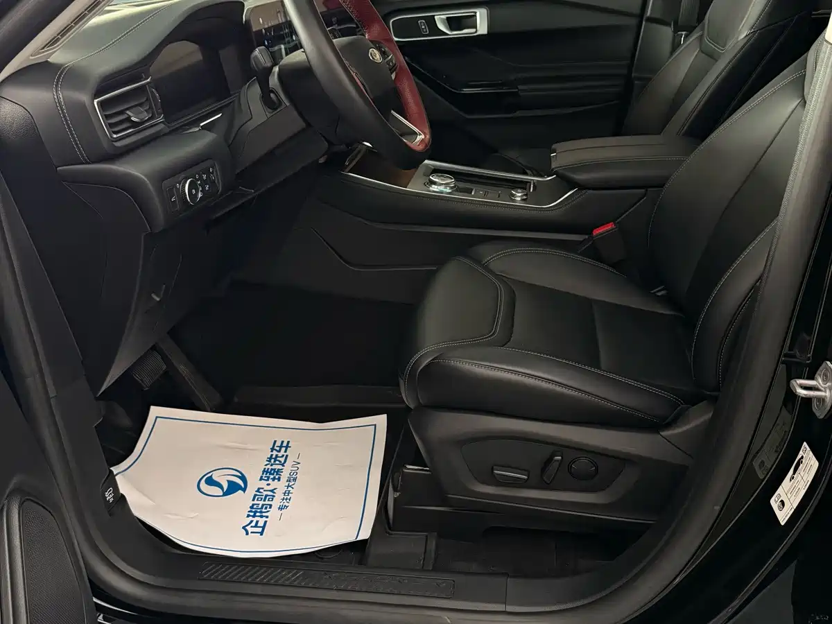 Photo 10 - Ford Explorer