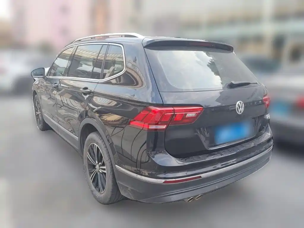 Фото 7 - Volkswagen Tiguan L
