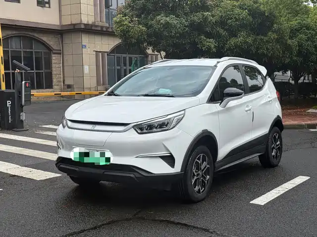 BYD Yuan Pro 401KM, Люкс