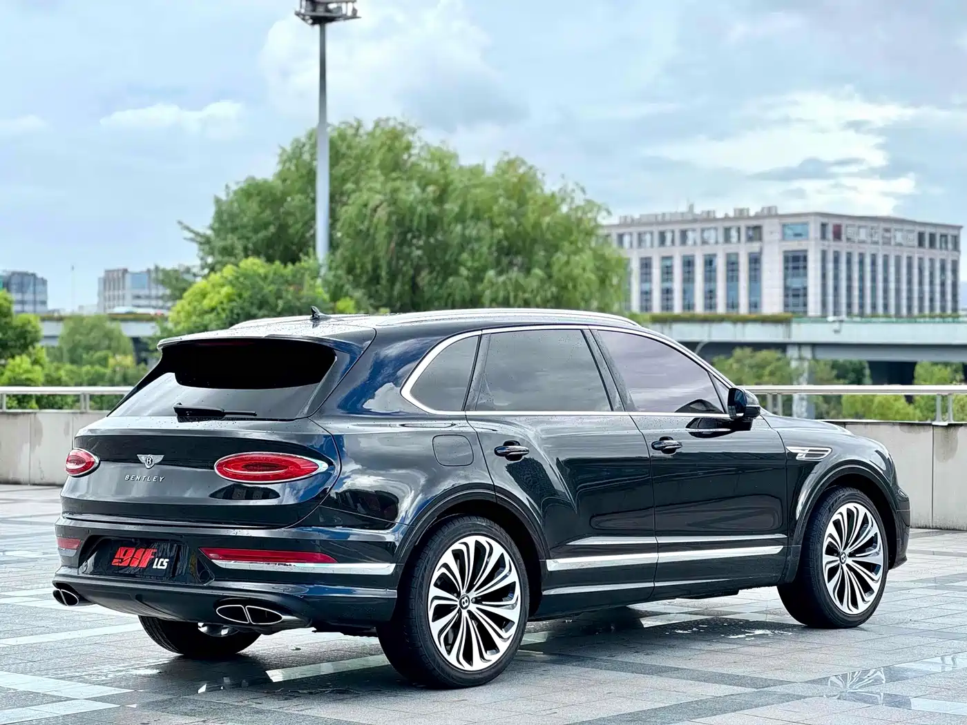 2024 Bentley Bentayga Hybrid