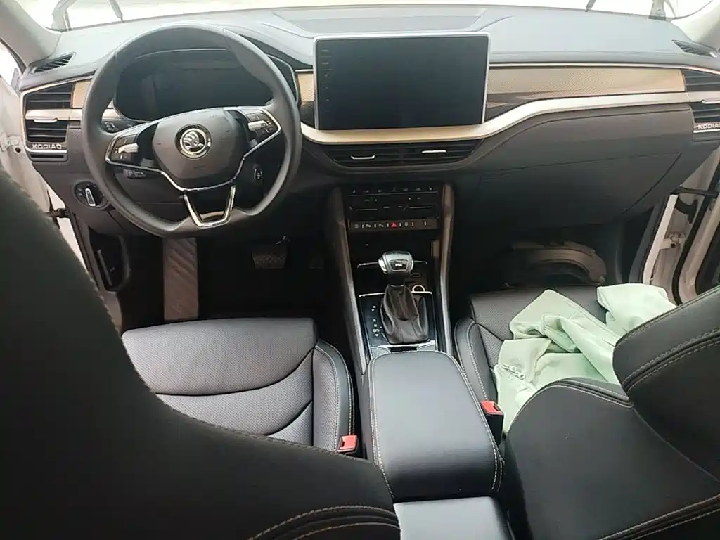 Škoda Kodiaq 2023 2022 Facelift TSI330 7-seat FWD Luxury Edition