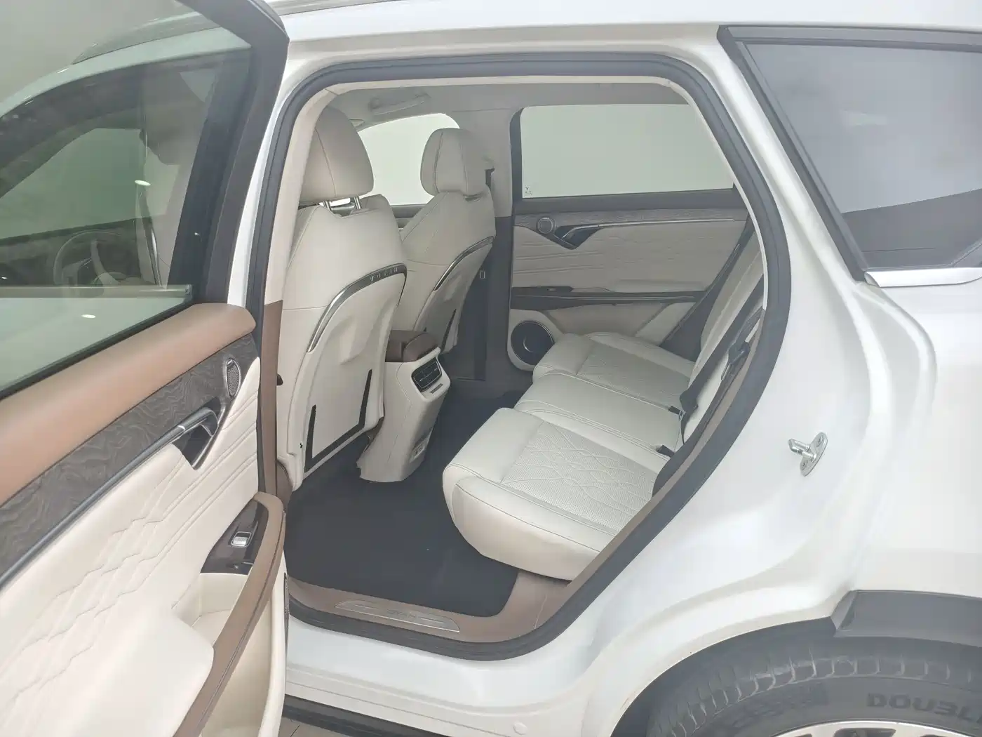 Voyah Auto VOYAH FREE 2021 AWD Standard Range Extender Exclusive Luxury Package фото 7