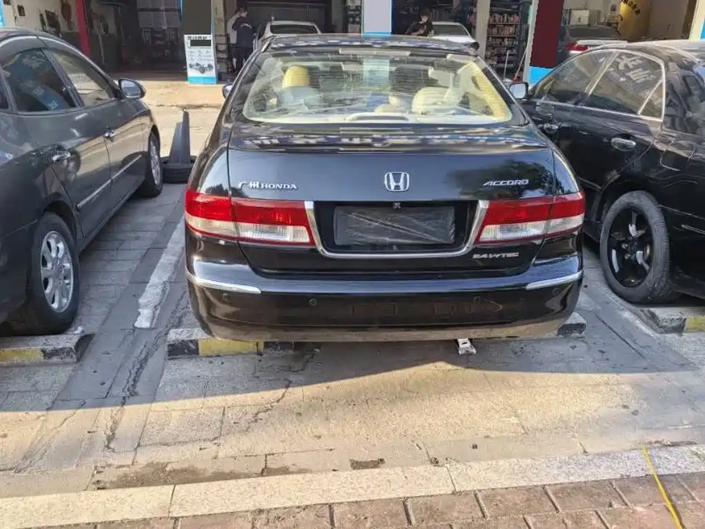 Фото 8 - Honda Accord
