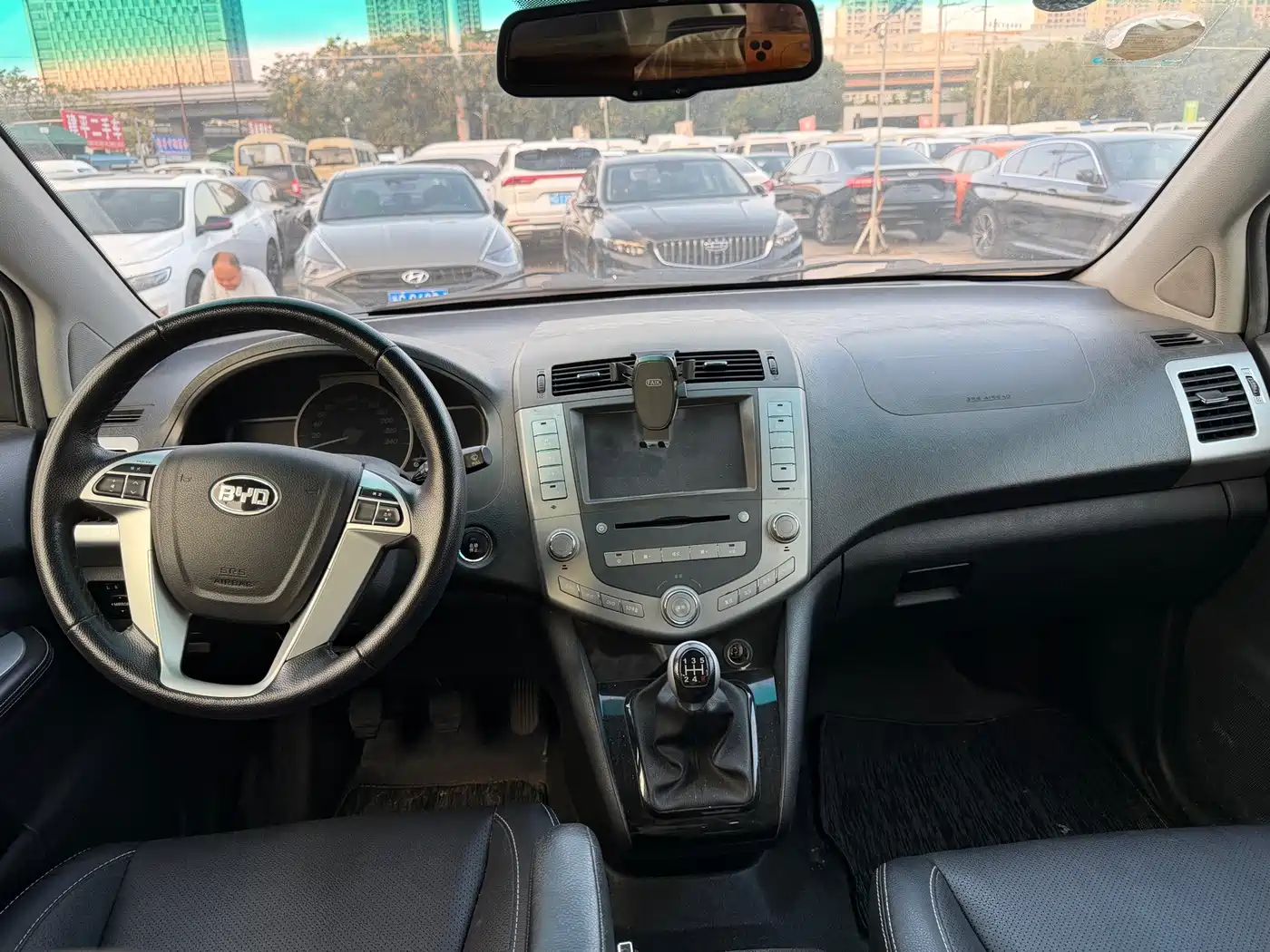BYD S6 2014 2014 Model 2.0L Manual Exclusive 5-Seater