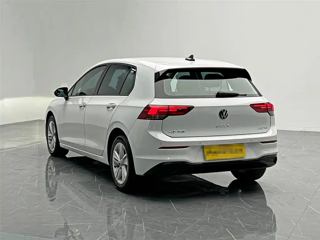 Volkswagen Golf 2023 Model 200TSI DSG фото 4