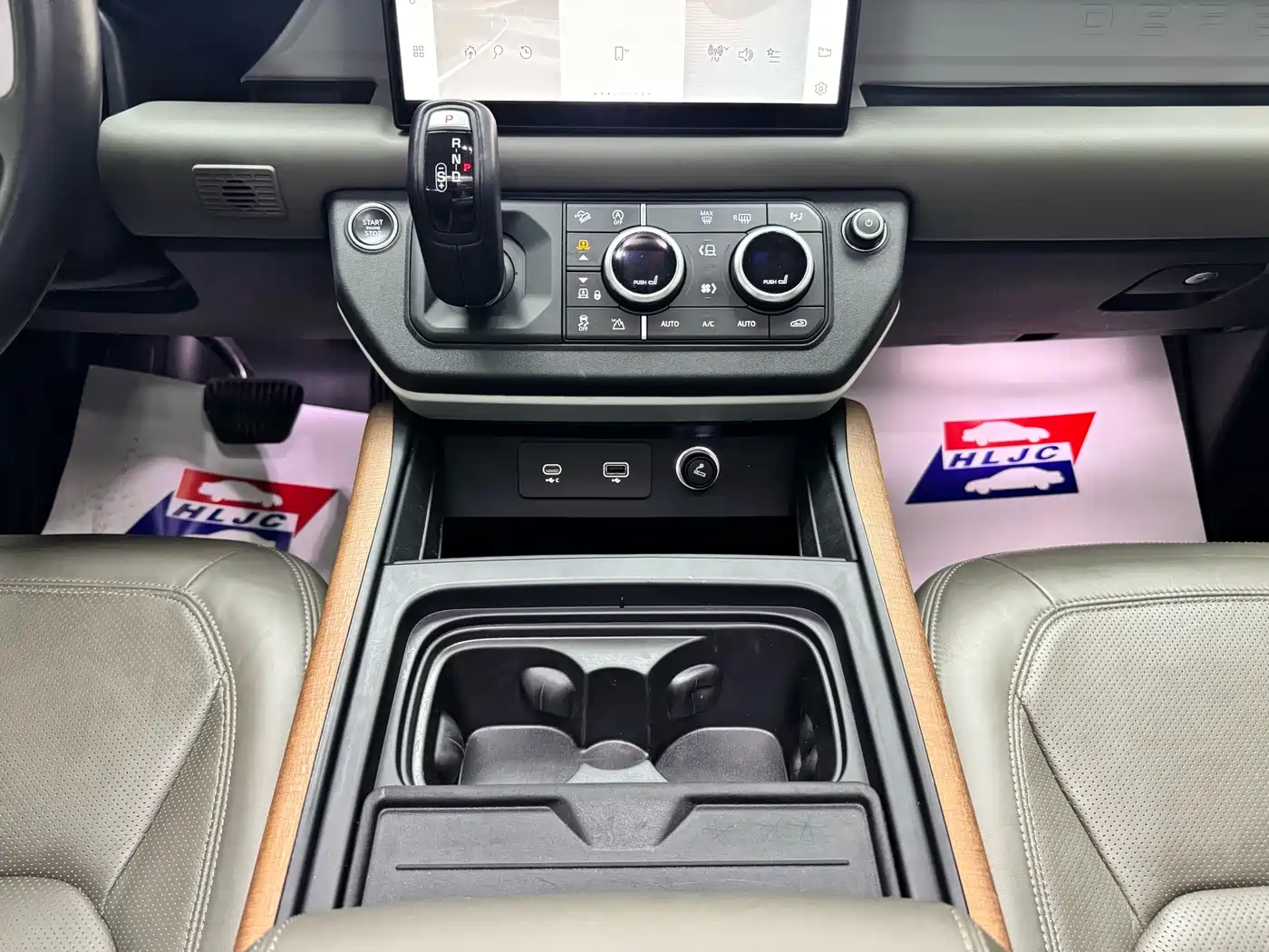 Land Rover Defender 2022 110 P400 Dark Special Edition фото 12