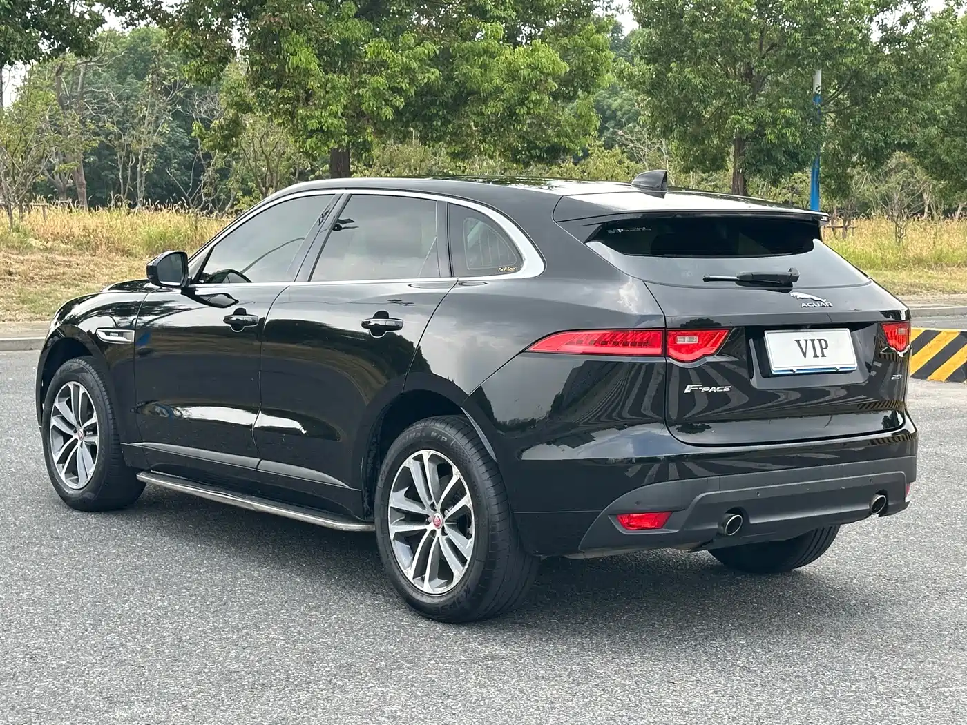 Jaguar F-PACE 2016 2016 2.0T FWD R-Sport Edition
