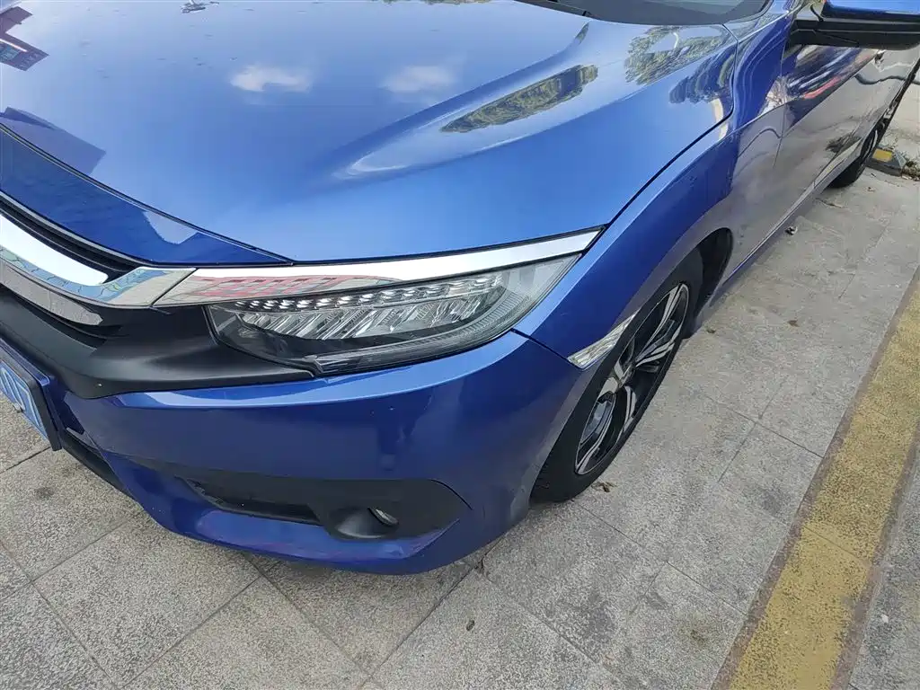 Фото 17 - Honda Civic