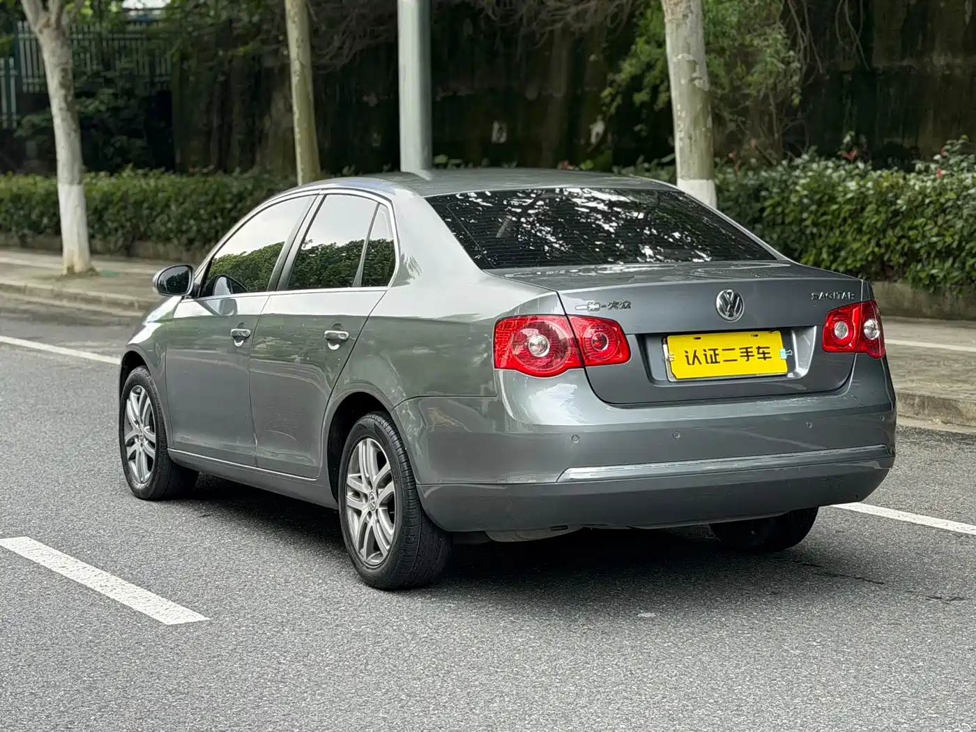 Volkswagen Sagitar 2011 1.6L Automatic Fashion фото 15