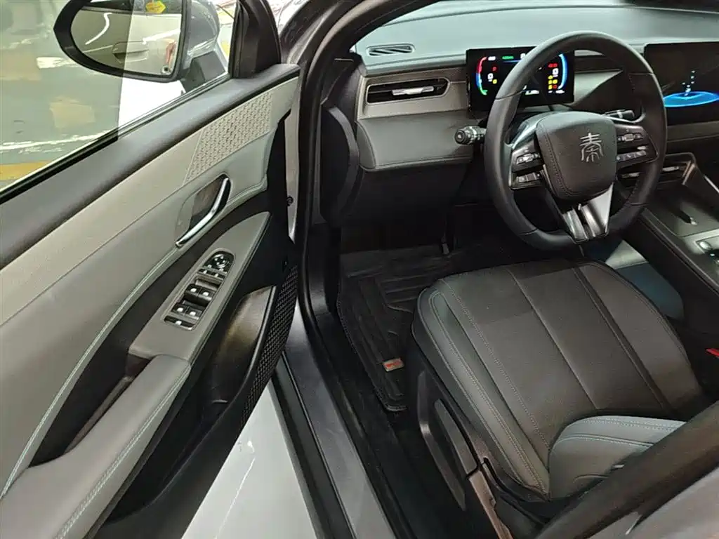 BYD Qin PLUS 2025 DM-i Smart Drive 55KM Leader фото 16