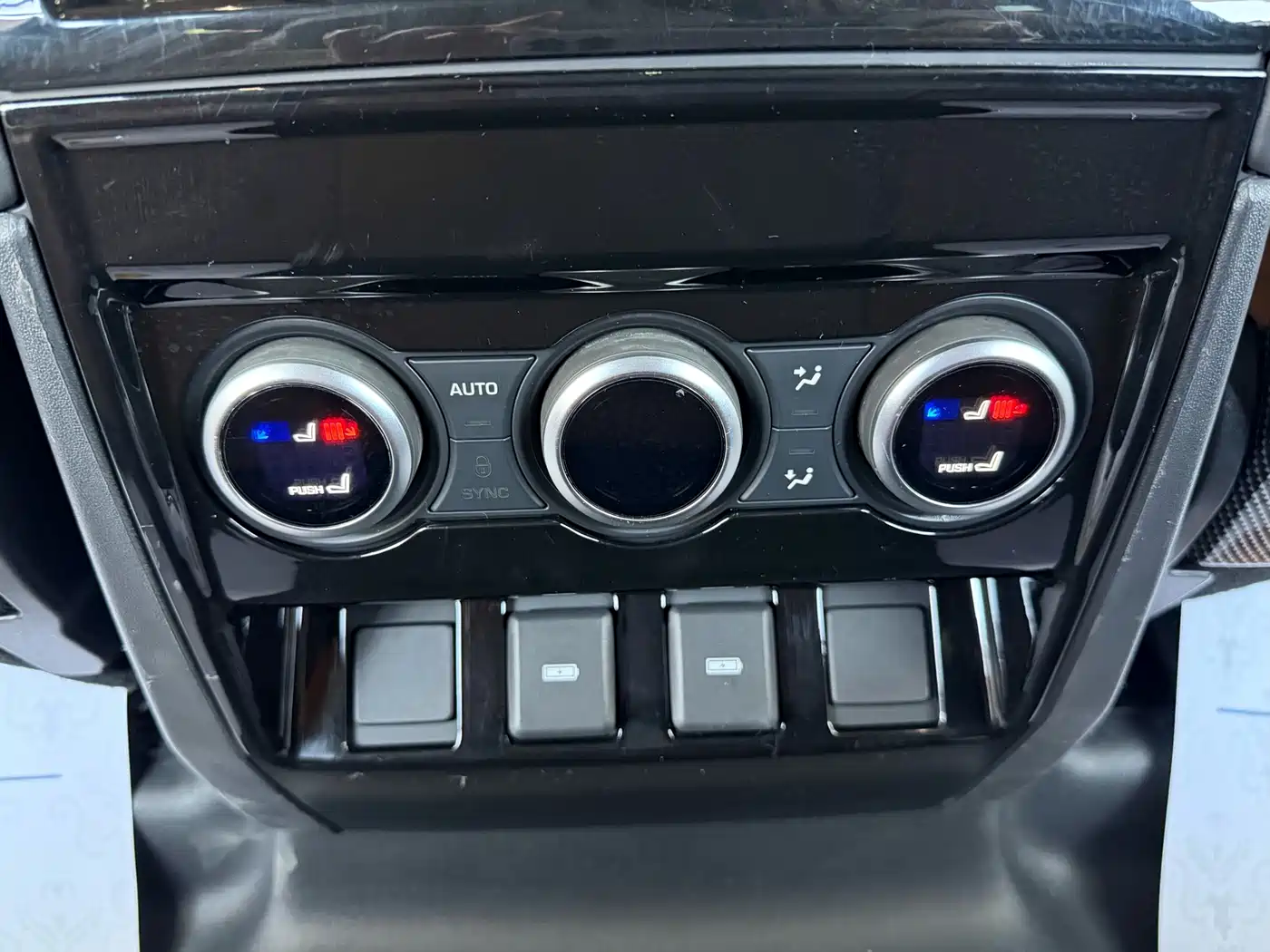 Land Rover Defender 2024 110 3.0T P400 Dark Special Edition фото 14