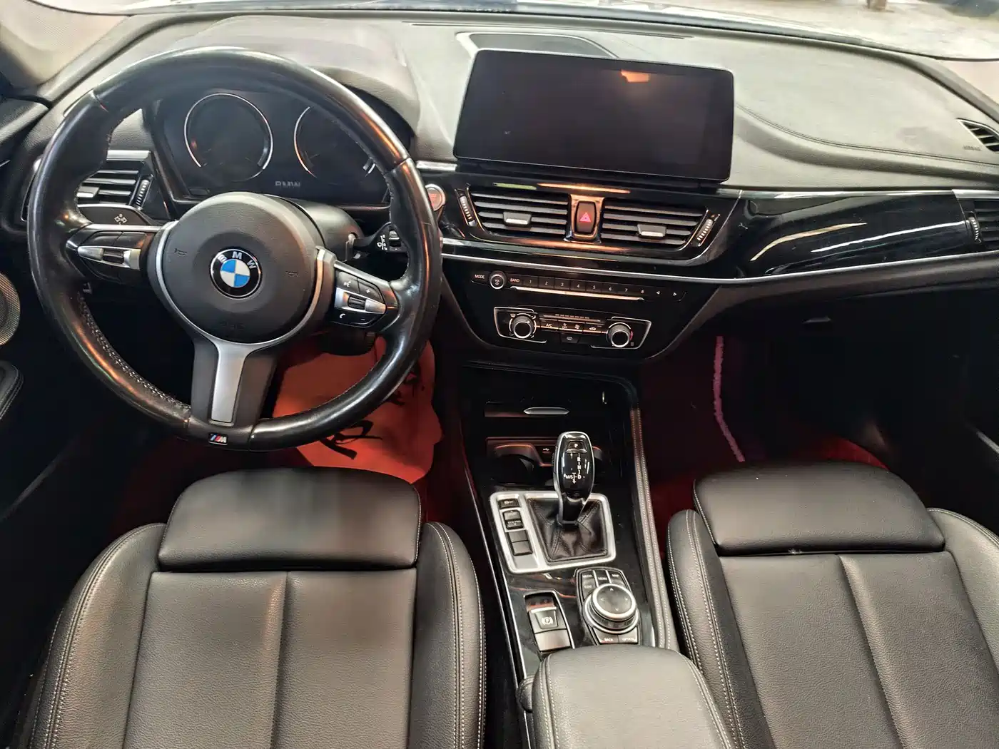 BMW 1 Series 2022 120i M Sport Shadow Edition фото 10