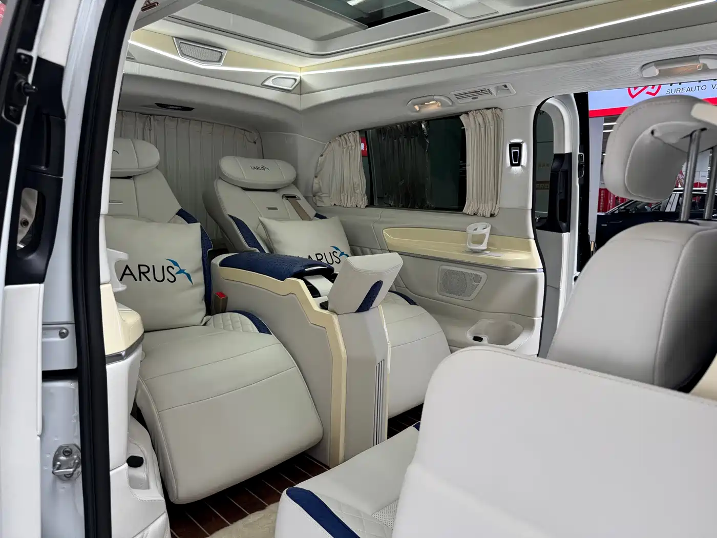 Mercedes-Benz V-Class 2018 V 260 L Premium Long Wheelbase Edition China VI фото 19