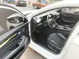 Фото 16 - Roewe i5