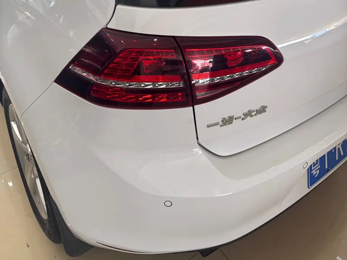 Volkswagen Golf 2016 230TSI Automatic Comfort фото 12