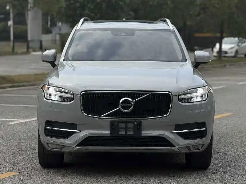 Photo 2 - Volvo XC90