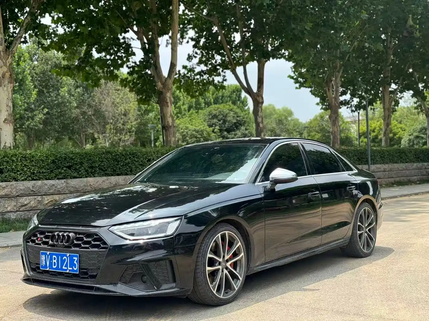 Фото 1 - Audi S4