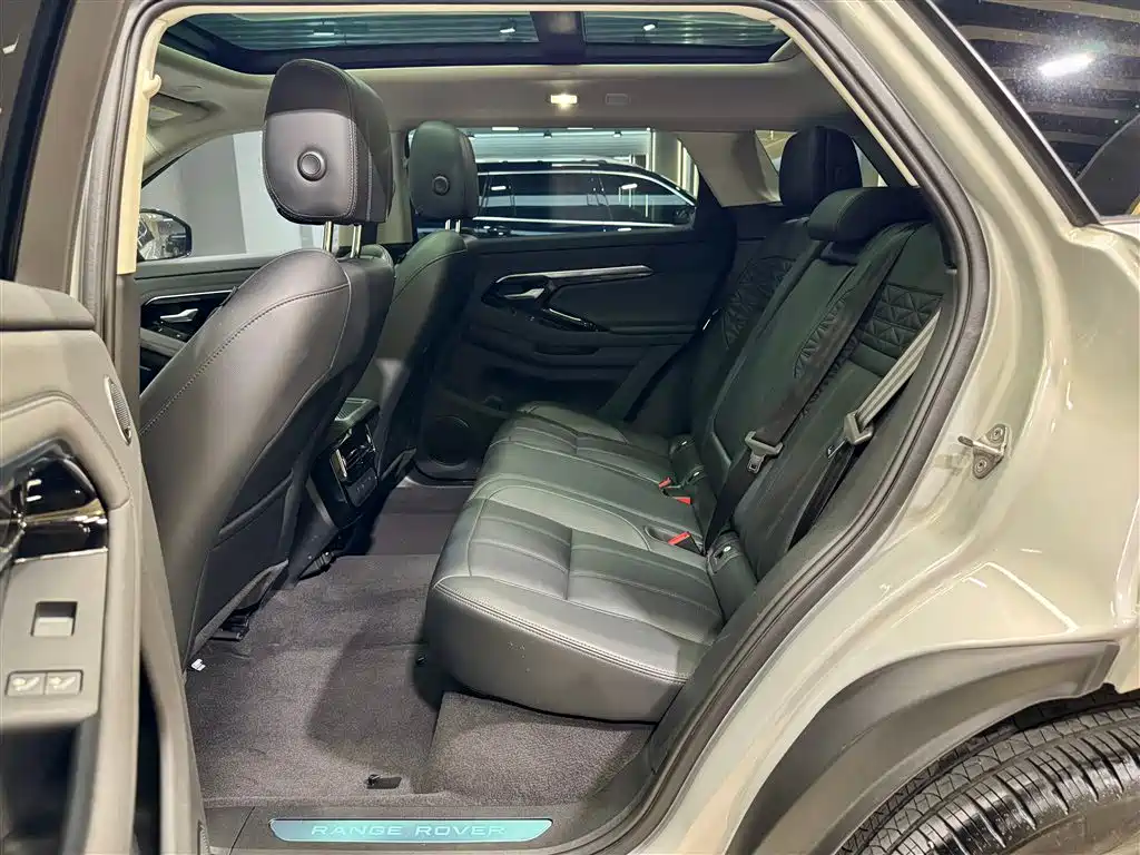 Land Rover Range Rover Evoque 2023 Range Rover Evoque L 249PS Corinthian Bronze Special Edition фото 23