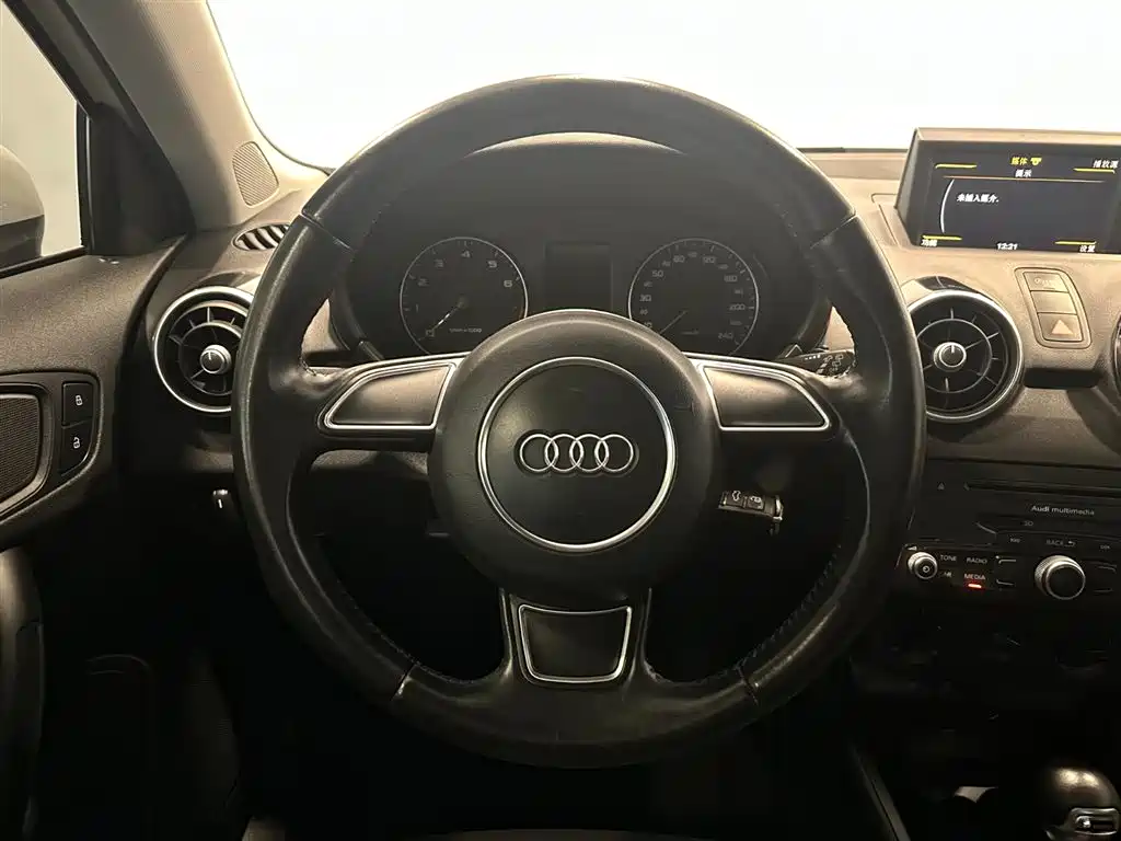 Audi A1 2015 2014 30 TFSI Sportback Fashion